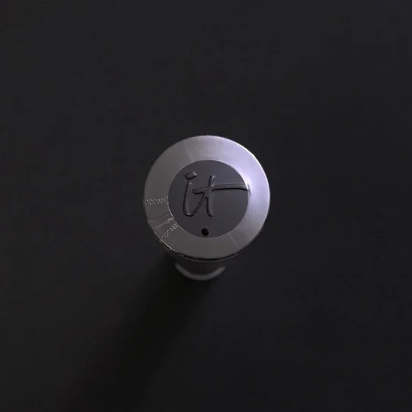 IT COSMETICS Heavenly Luxe Plush Paddle Foundation Brush — Full Size - Picture 3 of 3